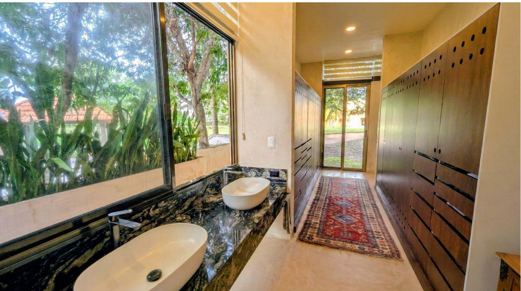 Vestidor Recámara Principal, Casa Sacbé. Oseguera Gonzalez Arquitectos.